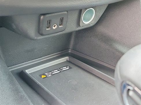 Used 2023 Chevrolet Traverse LT image 30