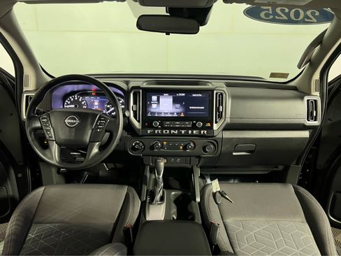 Certified 2025 Nissan Frontier SV AWD/4WD image 10