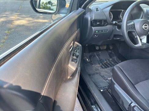 Used 2025 Nissan Sentra SV FWD image 18