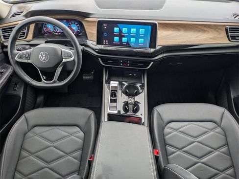 Used 2025 Volkswagen Atlas SE w/ Panoramic Sunroof Package image 18