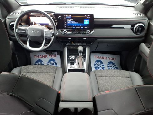 Used 2024 Chevrolet Colorado Z71 w/ Z71 Convenience Package 2 image 8