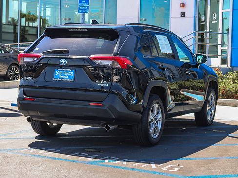 Used 2024 Toyota RAV4 LE AWD/4WD image 7