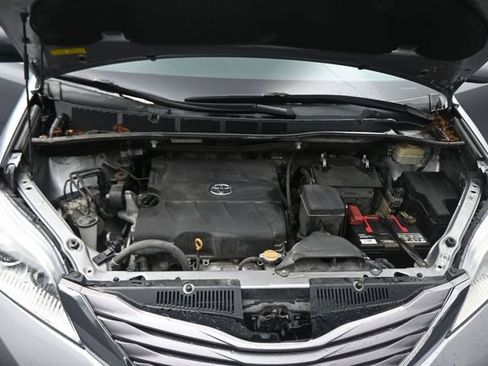 Used 2016 Toyota Sienna XLE FWD image 12