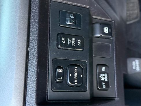 Used 2014 Toyota Tundra SR5 w/ SR5 Upgrade Package image 35