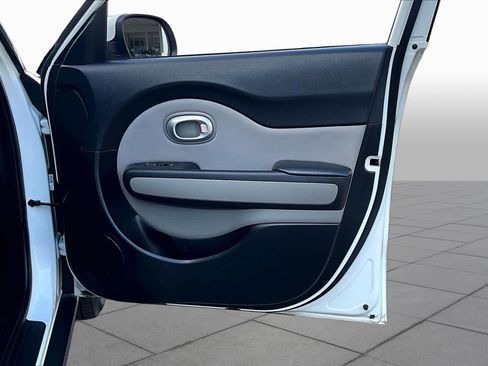 Used 2014 Kia Soul FWD image 21