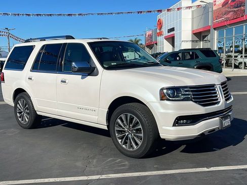 Used 2017 Lincoln Navigator Select image 32