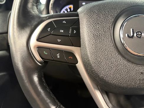 Used 2018 Jeep Grand Cherokee Laredo AWD/4WD image 23