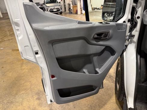 Used 2016 Ford Transit 250 130 Low Roof RWD image 21