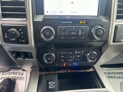 Used 2019 Ford F250 Lariat w/ Lariat Ultimate Package AWD/4WD image 16