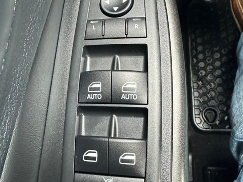 Used 2020 Jeep Cherokee Trailhawk w/ Cold Weather Group AWD/4WD image 26