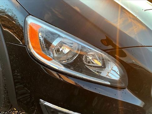 Used 2016 Volvo V60 T5 Cross Country w/ Climate Package image 26