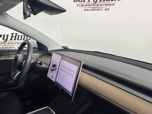 Used 2023 Tesla Model 3 Standard Range image 25