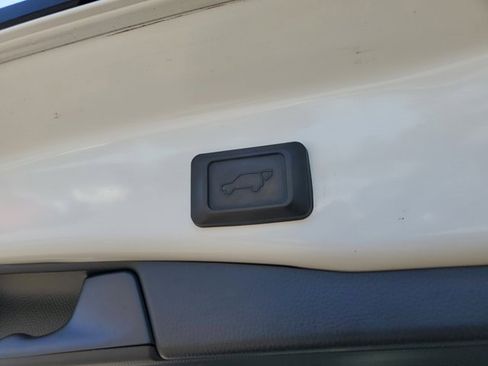 Used 2019 Toyota RAV4 Limited image 13