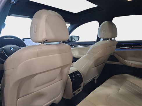 Certified 2023 BMW 530e w/ Premium Package image 11