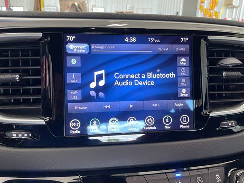 Used 2018 Chrysler Pacifica Touring-L Plus w/ Advanced Safetytec Group FWD image 11