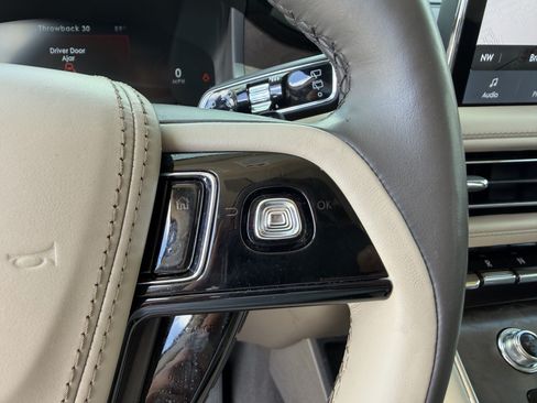 Used 2022 Lincoln Aviator Reserve w/ Equipment Group 201A AWD/4WD image 29