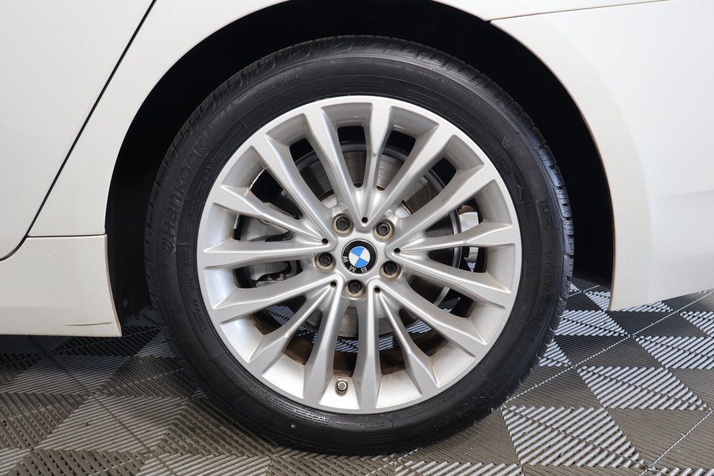 Used 2023 BMW 530i w/ Premium Package RWD image 15