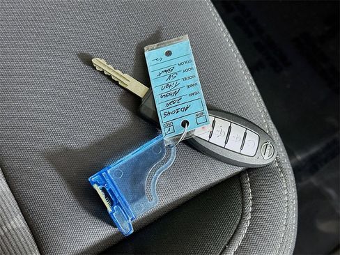 Used 2024 Nissan Titan SV w/ SV Convenience Package image 33