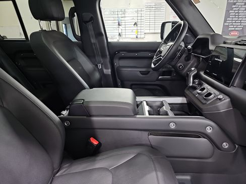 Used 2025 Land Rover Defender 110 V8 AWD/4WD image 10