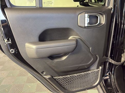 Used 2025 Jeep Gladiator Sport AWD/4WD image 23