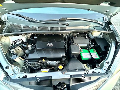 Used 2011 Toyota Sienna XLE image 14