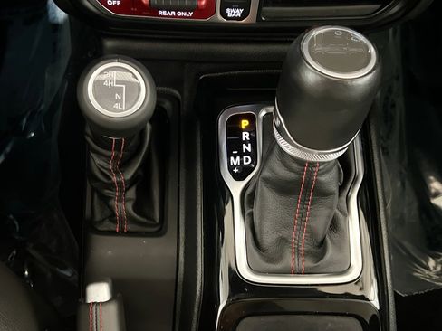 Used 2022 Jeep Gladiator Rubicon w/ Cold Weather Group AWD/4WD image 13