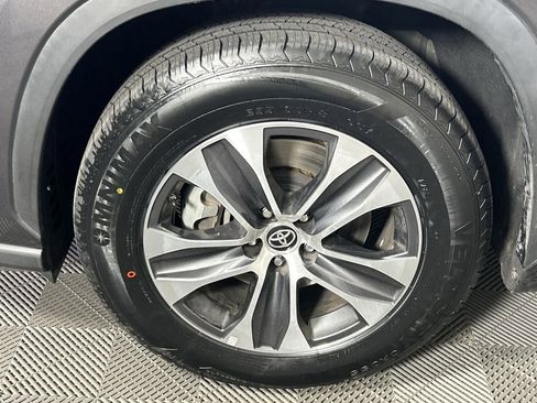 Used 2023 Toyota Highlander XLE FWD image 10