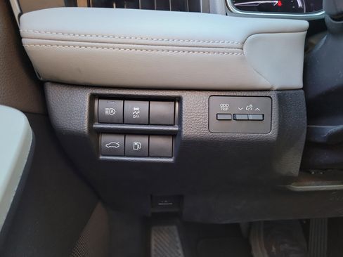 Used 2019 Toyota Avalon XLE image 28