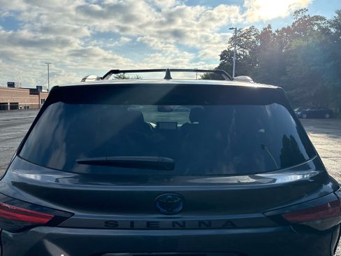Used 2025 Toyota Sienna XSE w/ XSE Plus Package AWD/4WD image 6