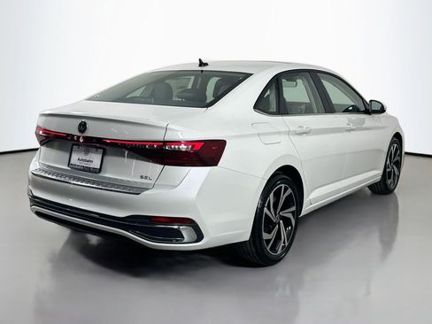 Certified 2025 Volkswagen Jetta SEL image 6