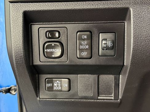 Used 2016 Toyota Tundra SR5 AWD/4WD image 19