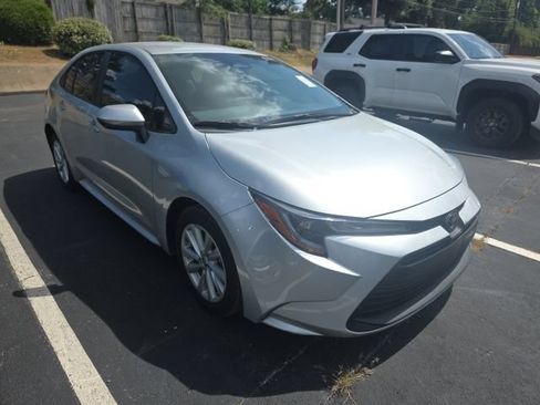 Used 2024 Toyota Corolla LE w/ LE Convenience Package FWD image 3