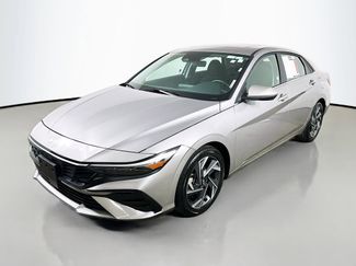 Used 2025 Hyundai Elantra SEL FWD video 3