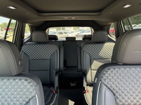 Used 2024 GMC Acadia Denali w/ Super Cruise Package FWD image 15
