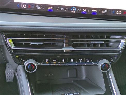 Certified 2026 Chevrolet Traverse LT w/ Driver Confidence Package image 21