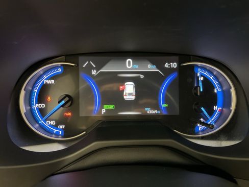 Used 2025 Toyota RAV4 XLE AWD/4WD image 17