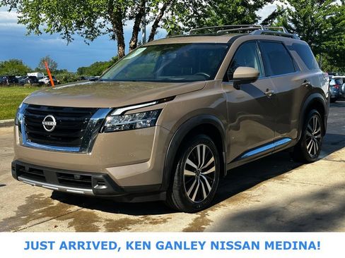 Certified 2024 Nissan Pathfinder Platinum w/ Cargo Package AWD/4WD image 7