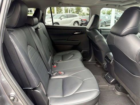Certified 2020 Toyota Highlander XLE FWD image 20