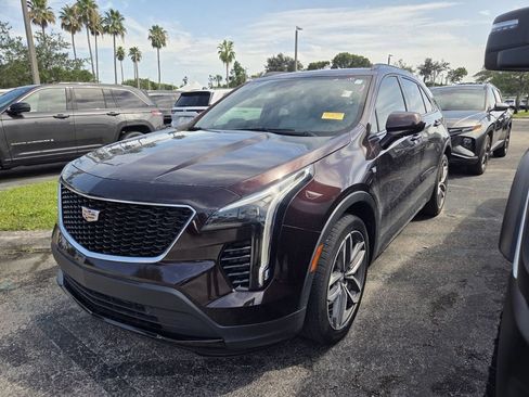 Used 2020 Cadillac XT4 Sport w/ Driver Assist Package FWD image 3