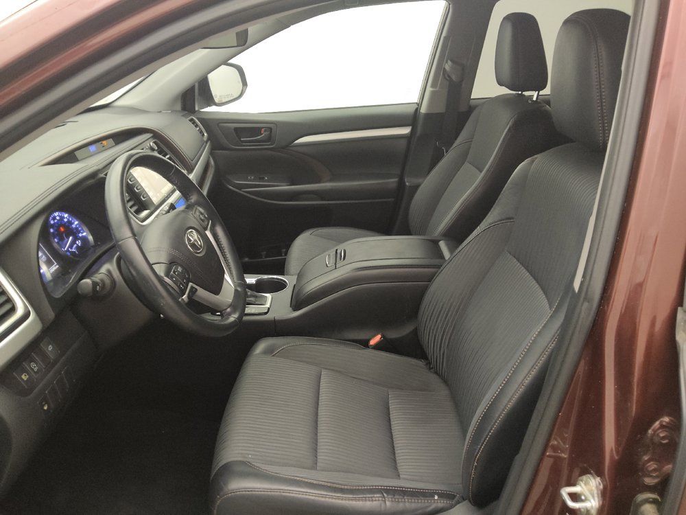 Used 2019 Toyota Highlander Plus AWD/4WD image 17