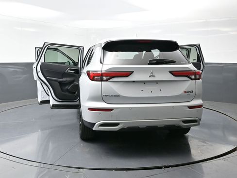 Used 2024 Mitsubishi Outlander SE image 59