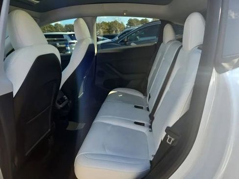 Used 2023 Tesla Model Y Performance image 2