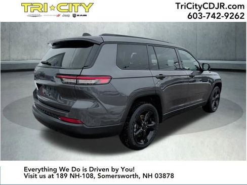 Used 2023 Jeep Grand Cherokee L Laredo image 5