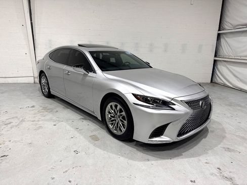 Used 2018 Lexus LS 500 w/ Accessory Package (Z1) RWD image 4