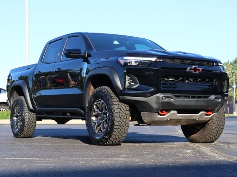 Used 2026 Chevrolet Colorado ZR2 w/ Technology Package AWD/4WD image 1