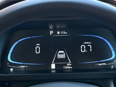 Used 2025 Hyundai Elantra Blue image 31