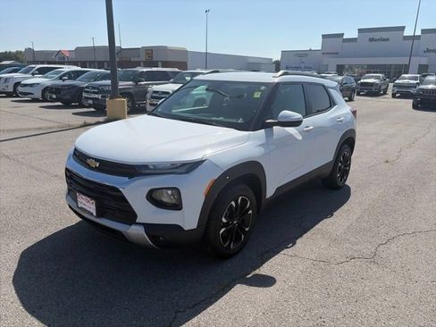 Used 2021 Chevrolet TrailBlazer LT AWD/4WD image 2