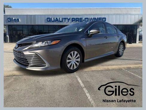 Used 2021 Toyota Camry LE image 1