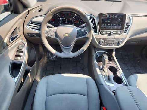 Used 2017 Chevrolet Malibu LT FWD image 12