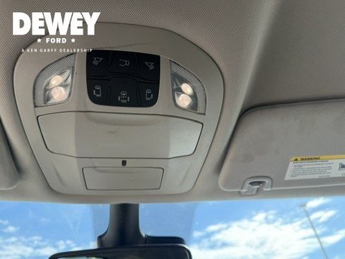 Used 2023 Chrysler Pacifica Touring-L FWD image 18